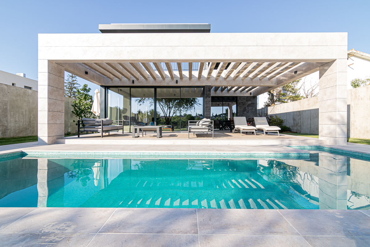 Chalet de lujo construido por Abreu Construcción